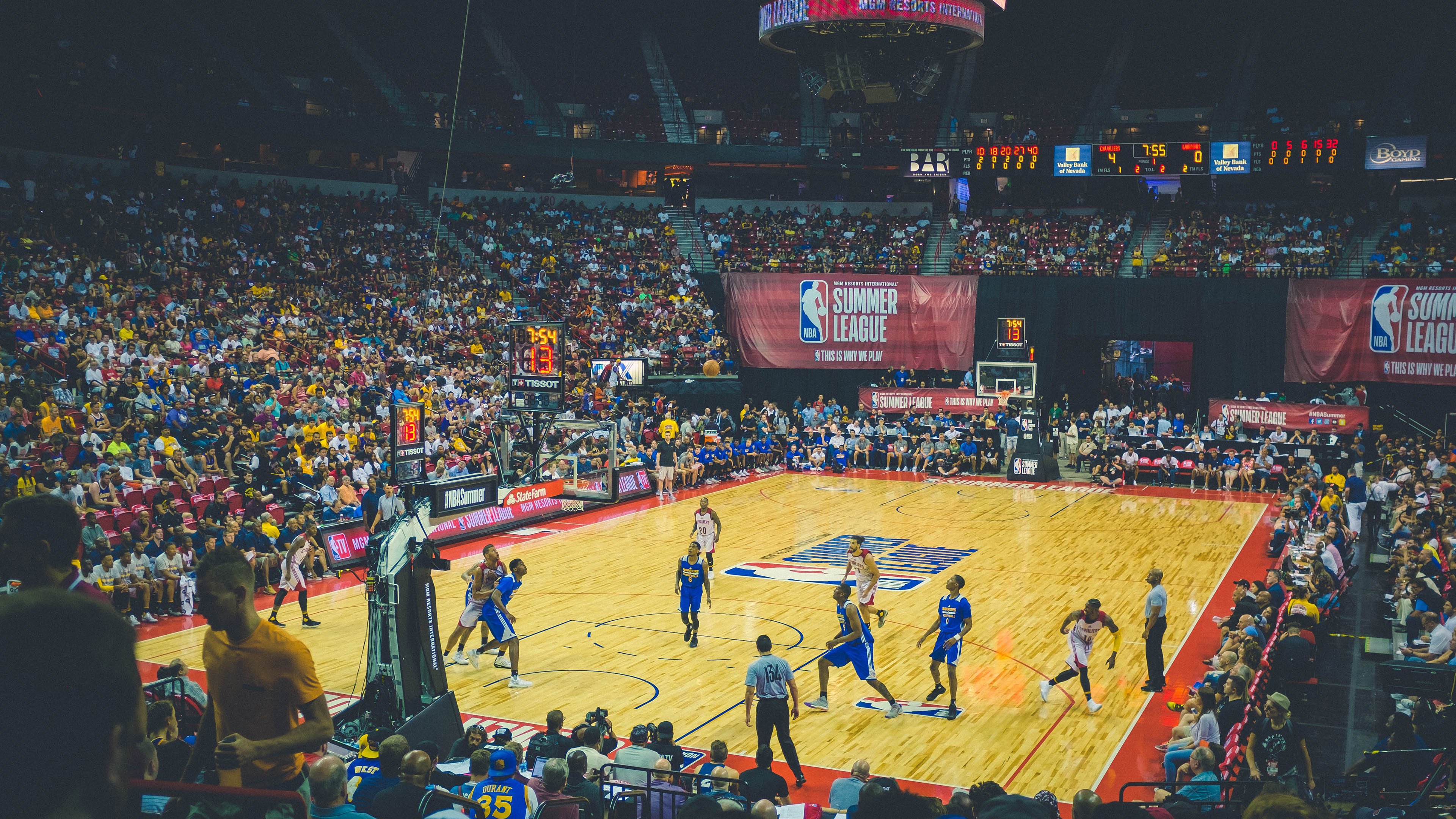 森林狼粉碎灰熊，小贾伦在F1新赛季揭幕战接管比赛