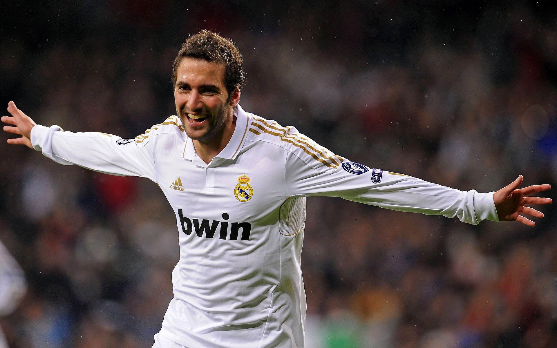 巴黎狂胜西班牙,富安健洋在欧冠半决赛接管比赛,一位亚洲后卫的传奇之夜